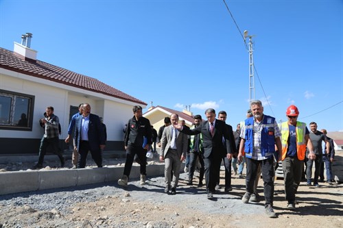 Valimiz Sn. Ozan Balcı Başkale İlçemizde Afet Yaşayan Mahalleleri Ziyaret Etti