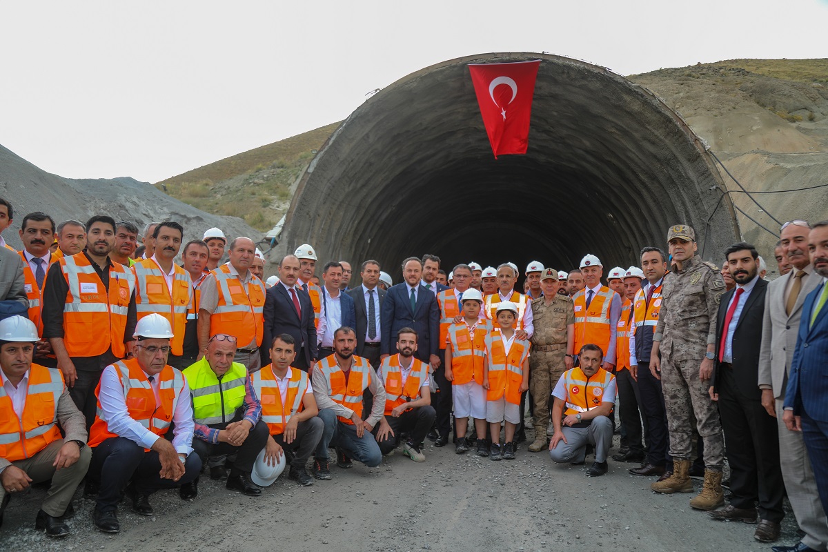 Güzeldere Tünelinde Işık Göründü